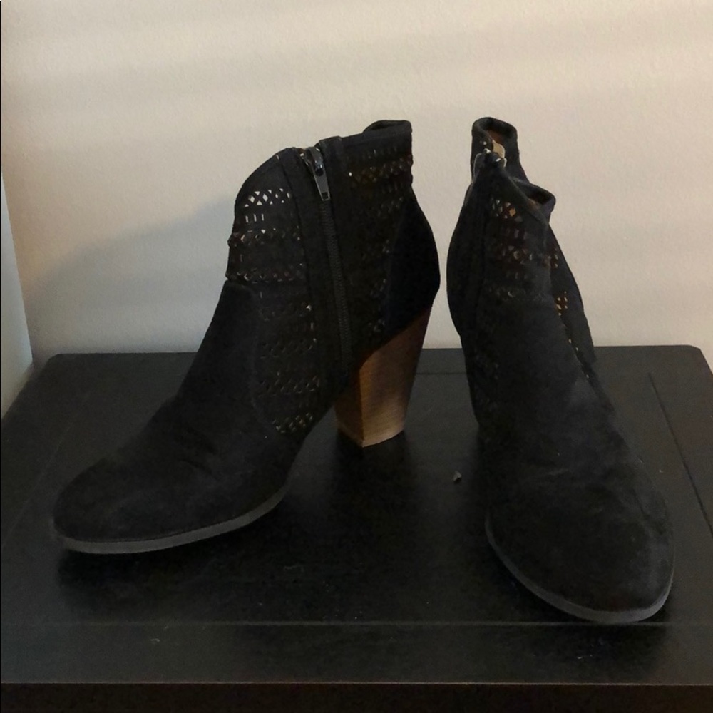 Black zip ankle bootie size 9